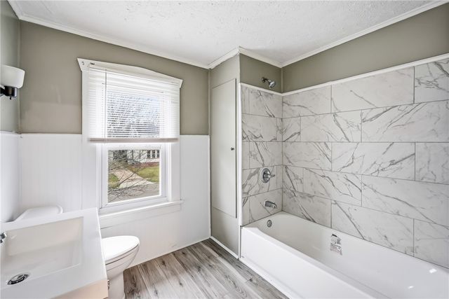 1204 Griswold St, Sharon, PA 16146