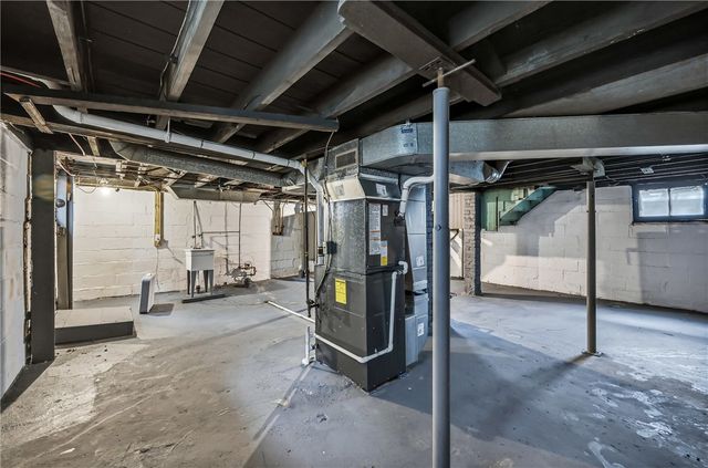 1204 Griswold St, Sharon, PA 16146