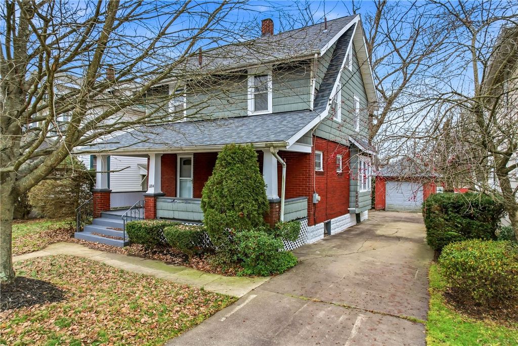 1204 Griswold St, Sharon, PA 16146