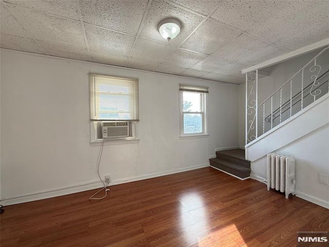 507 Lake Avenue 2nd fl, Lyndhurst, NJ 07071