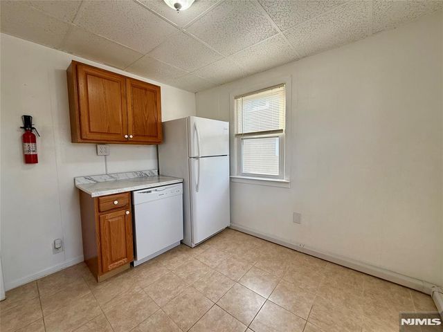 507 Lake Avenue 2nd fl, Lyndhurst, NJ 07071