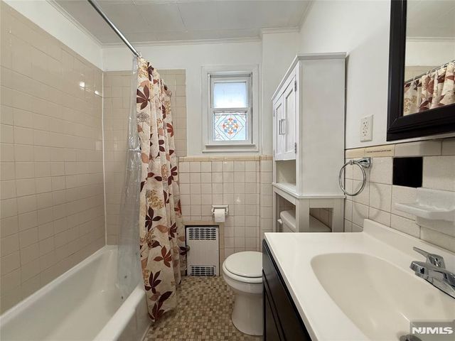 507 Lake Avenue 2nd fl, Lyndhurst, NJ 07071