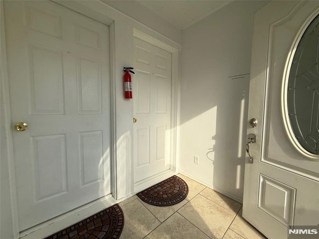 507 Lake Avenue 2nd fl, Lyndhurst, NJ 07071