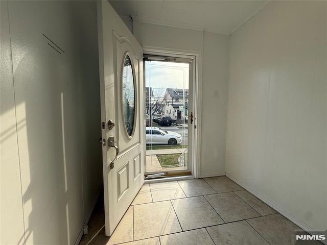 507 Lake Avenue 2nd fl, Lyndhurst, NJ 07071