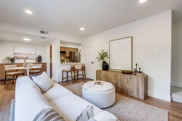 4020 Holland Avenue 211, Dallas, TX 75219