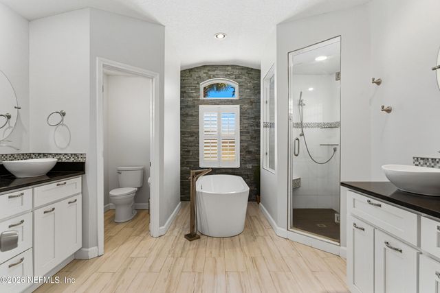 574 WHITFIELD Road, Jacksonville, FL 32221