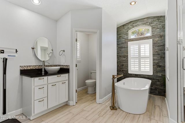 574 WHITFIELD Road, Jacksonville, FL 32221