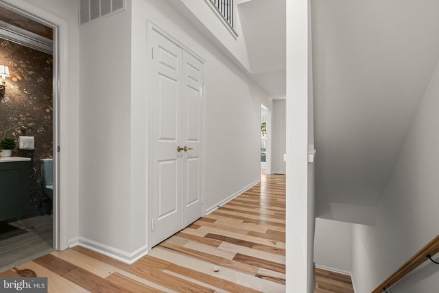 1558 MCLEAN COMMONS CT, Mclean, VA 22101