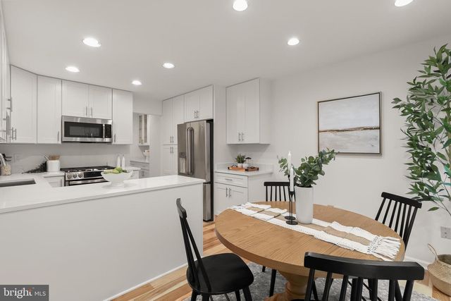 1558 MCLEAN COMMONS CT, Mclean, VA 22101