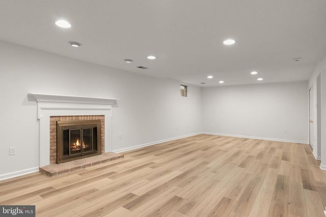 1558 MCLEAN COMMONS CT, Mclean, VA 22101