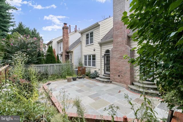 1558 MCLEAN COMMONS CT, Mclean, VA 22101