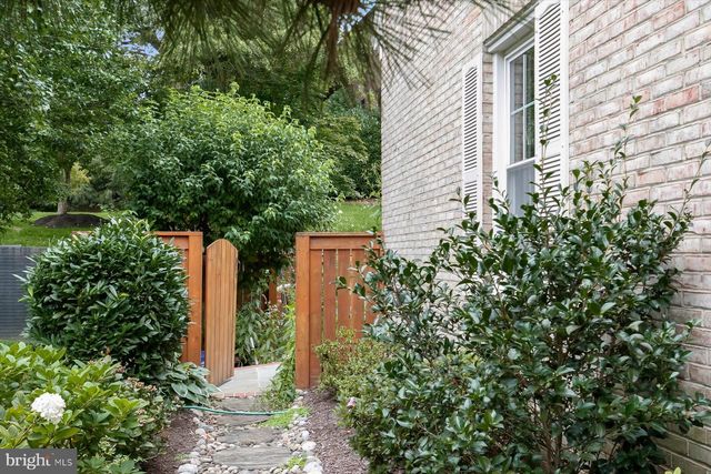 1558 MCLEAN COMMONS CT, Mclean, VA 22101