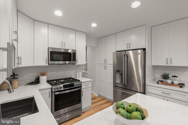 1558 MCLEAN COMMONS CT, Mclean, VA 22101