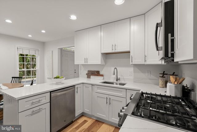 1558 MCLEAN COMMONS CT, Mclean, VA 22101