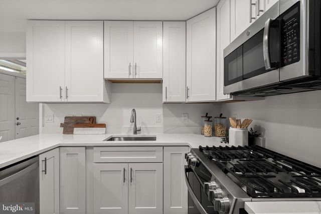 1558 MCLEAN COMMONS CT, Mclean, VA 22101