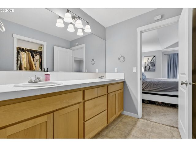 7937 Sw CAROL ANN Ct, Portland, OR 97224