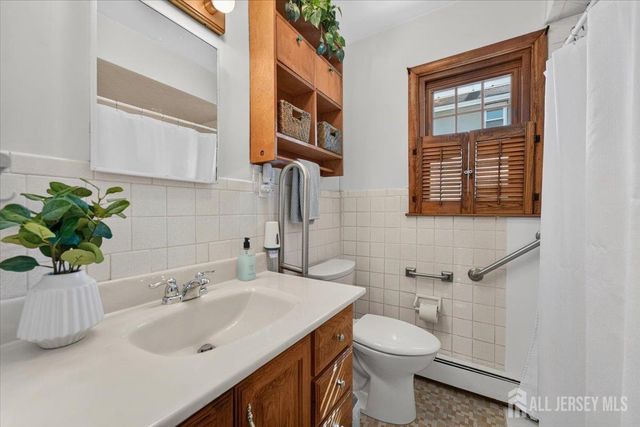 33 Newman Street, Metuchen, NJ 08840