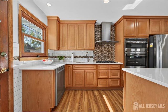 33 Newman Street, Metuchen, NJ 08840
