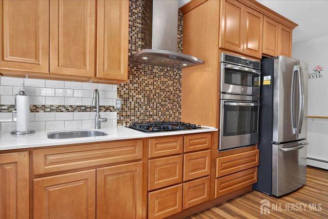 33 Newman Street, Metuchen, NJ 08840