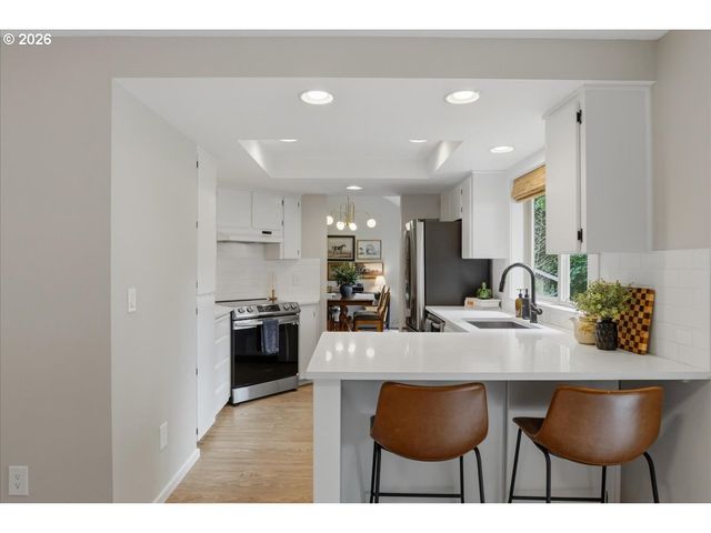 8908 Sw 50TH Ave, Portland, OR 97219