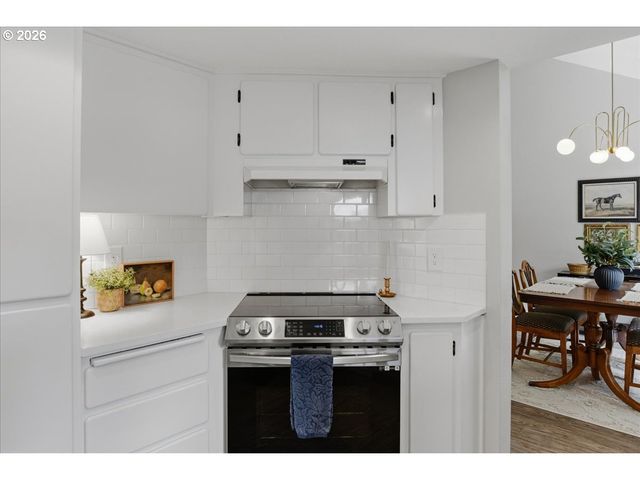 8908 Sw 50TH Ave, Portland, OR 97219