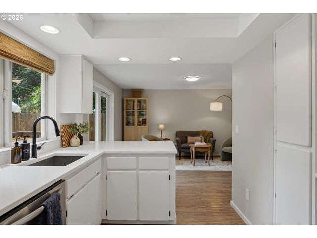 8908 Sw 50TH Ave, Portland, OR 97219