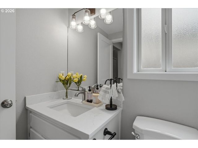 8908 Sw 50TH Ave, Portland, OR 97219