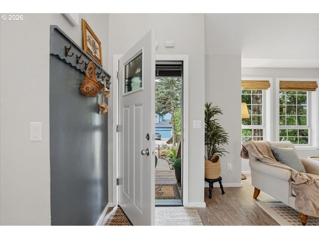 8908 Sw 50TH Ave, Portland, OR 97219