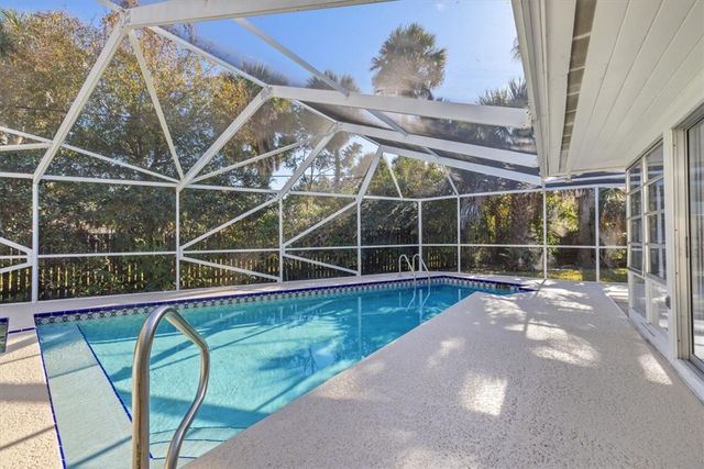 835 Royal Palm Place, Vero Beach, FL 32960