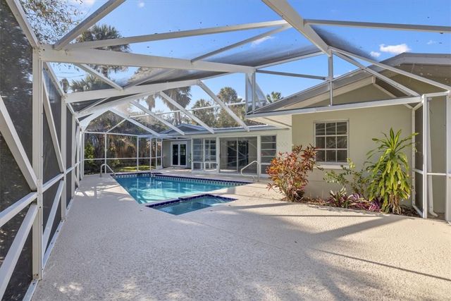 835 Royal Palm Place, Vero Beach, FL 32960