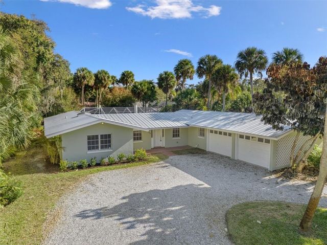 835 Royal Palm Place, Vero Beach, FL 32960