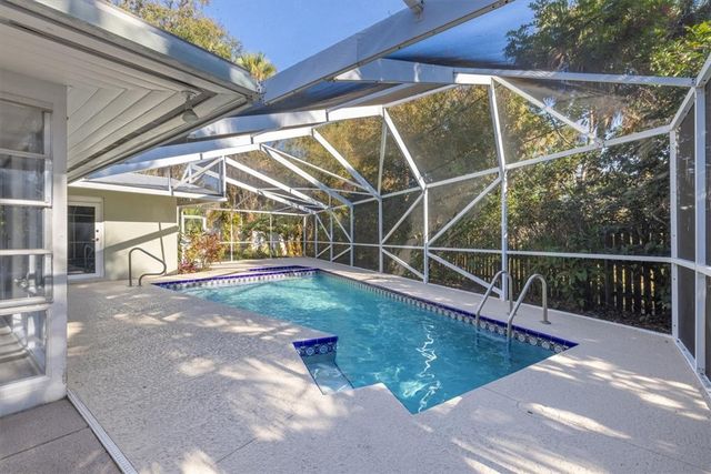 835 Royal Palm Place, Vero Beach, FL 32960