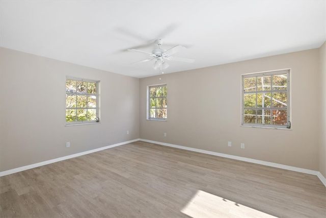 835 Royal Palm Place, Vero Beach, FL 32960