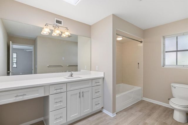 835 Royal Palm Place, Vero Beach, FL 32960