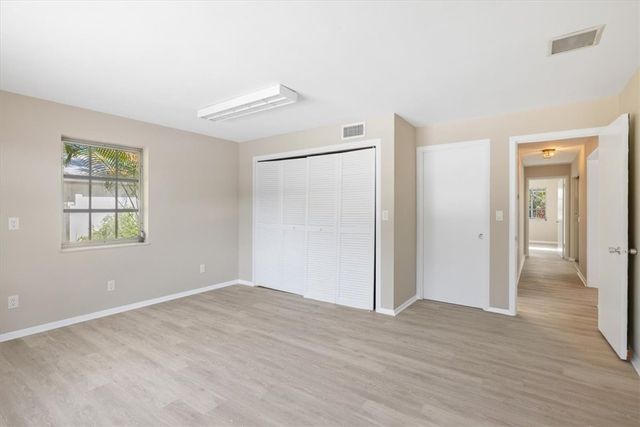 835 Royal Palm Place, Vero Beach, FL 32960