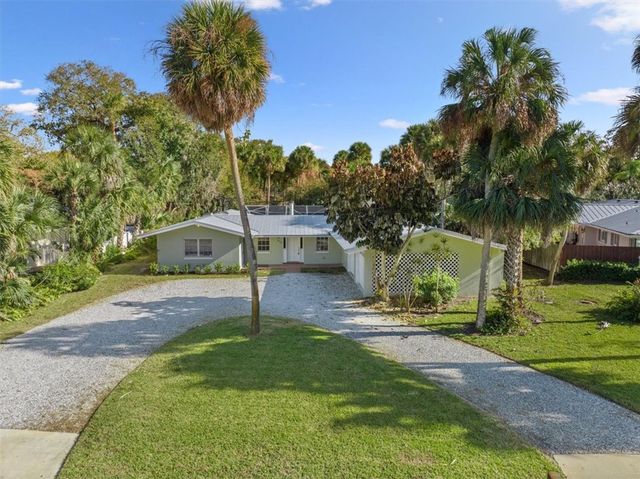 835 Royal Palm Place, Vero Beach, FL 32960
