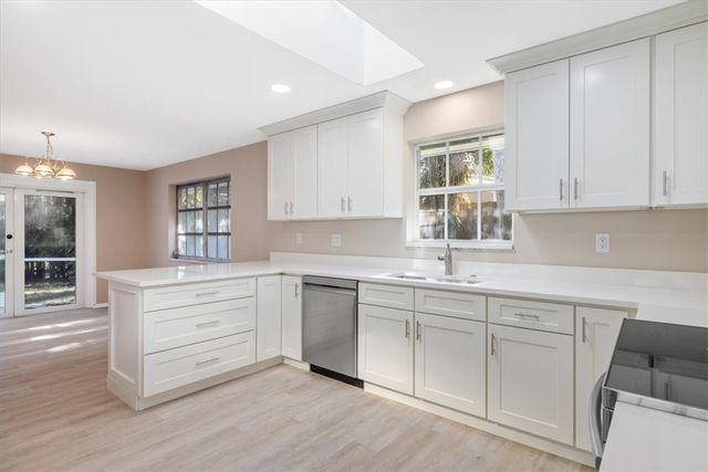 835 Royal Palm Place, Vero Beach, FL 32960