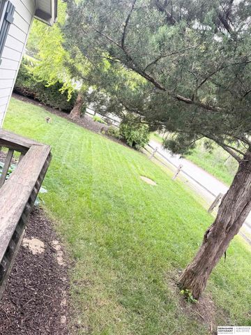 17303 Paradise Road, Bellevue, NE 68123