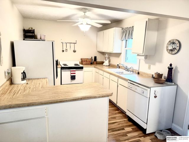 17303 Paradise Road, Bellevue, NE 68123