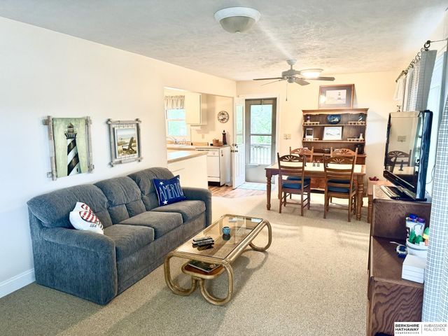 17303 Paradise Road, Bellevue, NE 68123