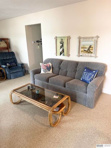 17303 Paradise Road, Bellevue, NE 68123