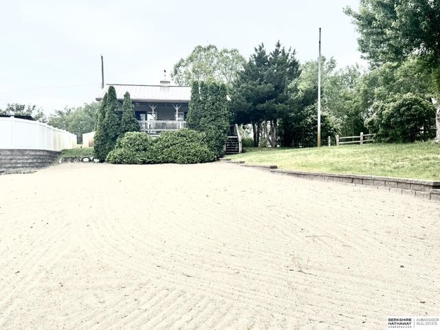 17303 Paradise Road, Bellevue, NE 68123