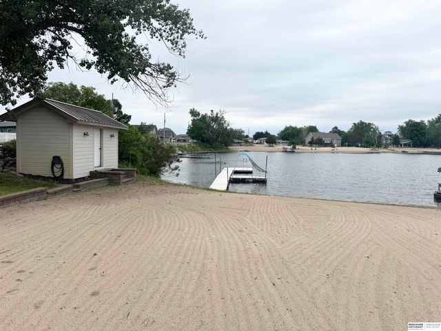 17303 Paradise Road, Bellevue, NE 68123