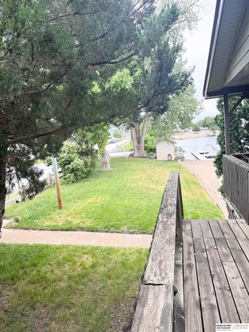 17303 Paradise Road, Bellevue, NE 68123