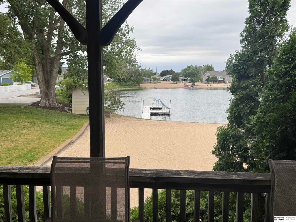 17303 Paradise Road, Bellevue, NE 68123