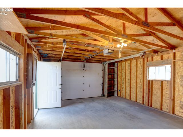 904 LILLIAN Way, The Dalles, OR 97058