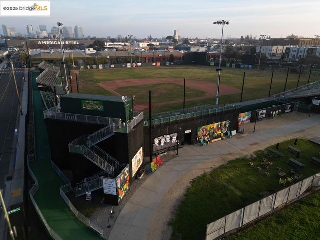 1633 8Th St, Oakland, CA 94607