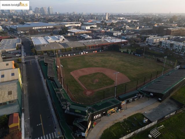 1633 8Th St, Oakland, CA 94607