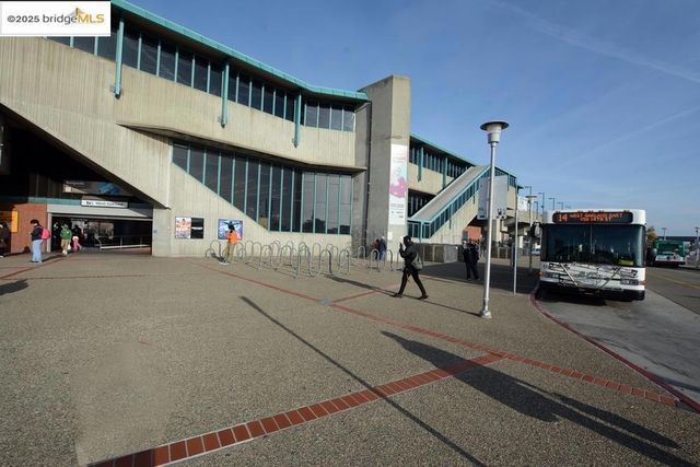 1633 8Th St, Oakland, CA 94607