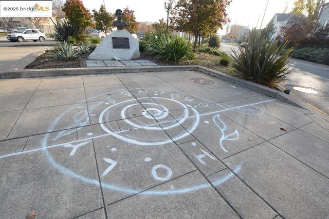 1633 8Th St, Oakland, CA 94607